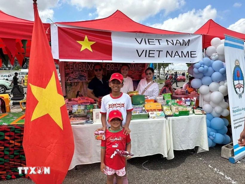 Lan tỏa hương sắc ẩm thực và tinh thần thể thao Việt tại Angola